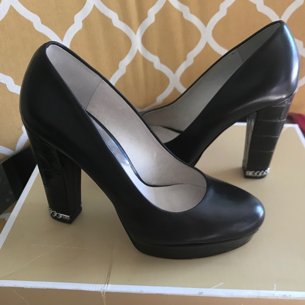 MICHAEL KORS the JET SET 6. Black heels